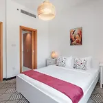Vogue Modern One-Bedroom Apartment In The Greens By Emaar With Balcony