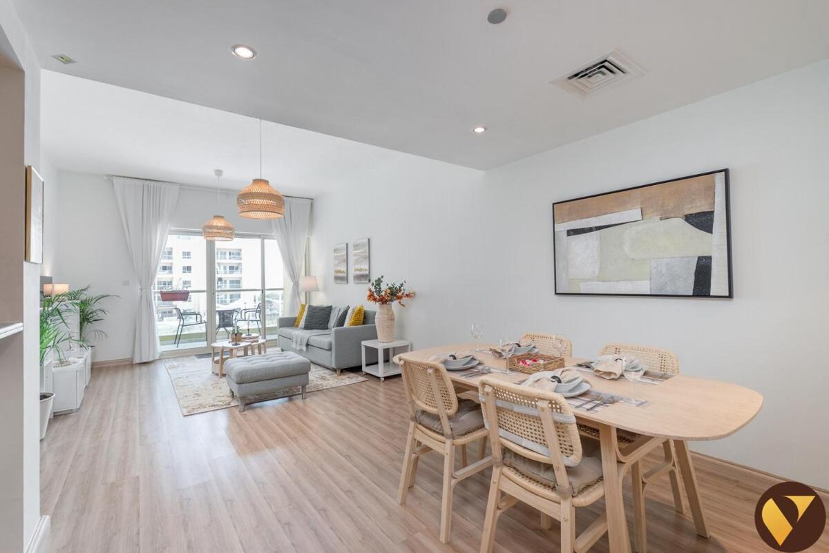 Apartment Vogue Modern One-bedroom In The Greens By Emaar With Balcony Dubai