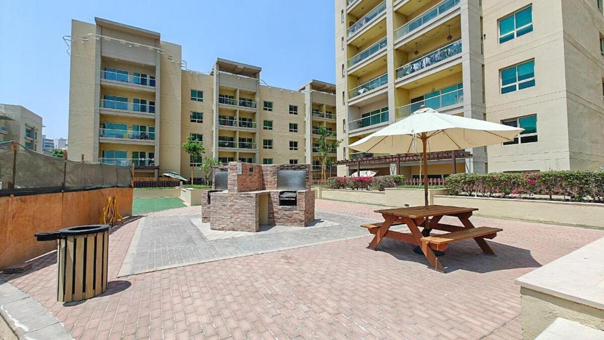 Apartment Vogue Modern One-bedroom In The Greens By Emaar With Balcony Dubai