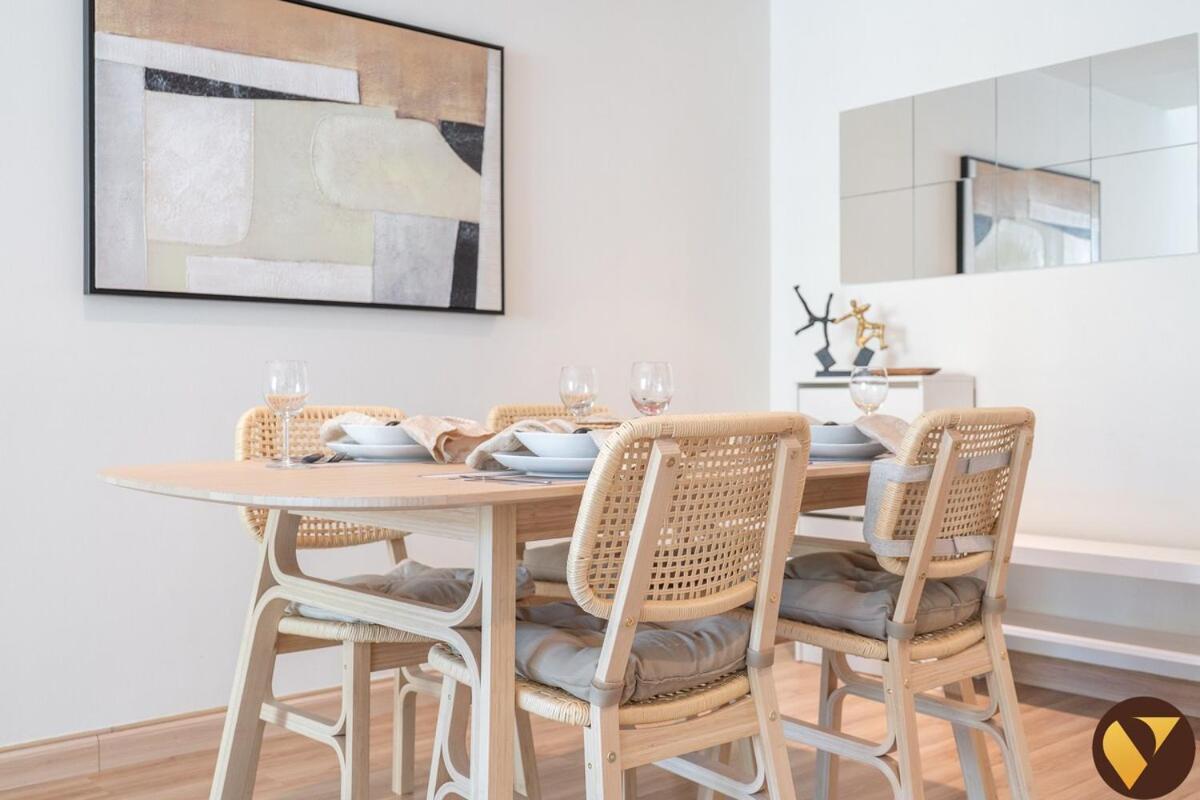 Apartment Vogue Modern One-bedroom In The Greens By Emaar With Balcony