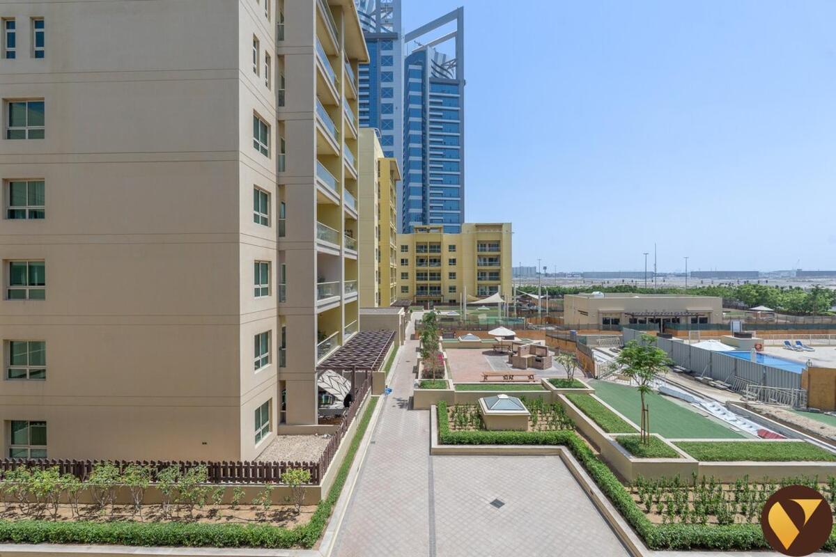 Vogue Modern One-bedroom In The Greens By Emaar With Balcony Apartment