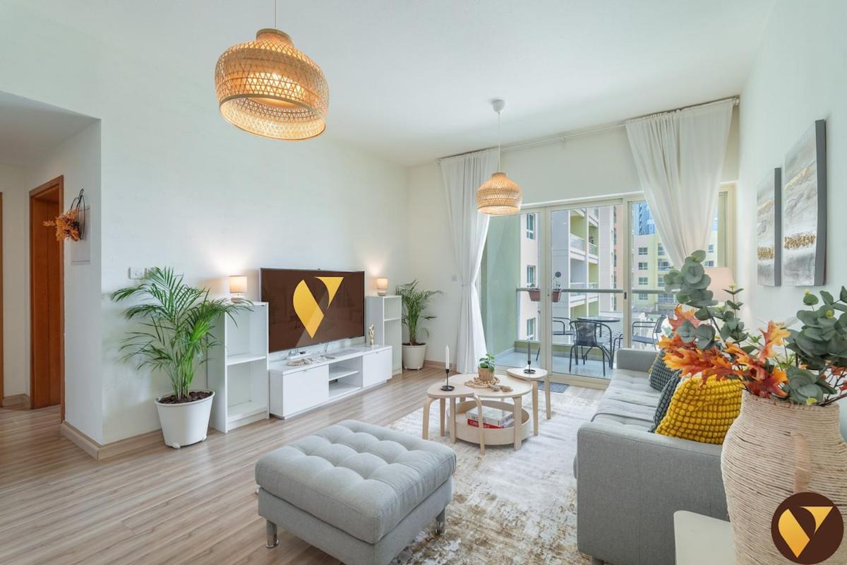 Vogue Modern One-bedroom In The Greens By Emaar With Balcony Apartment *